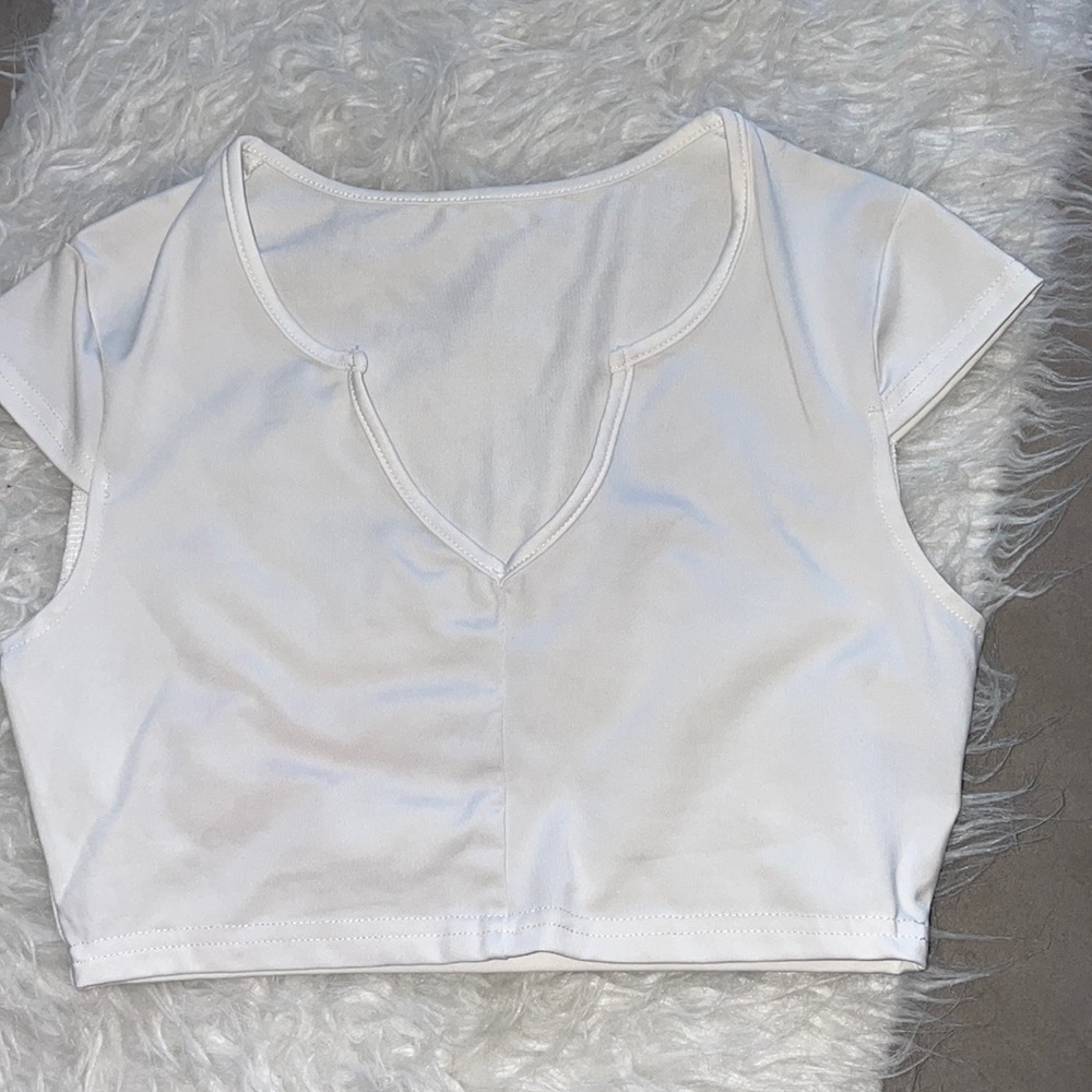 SHEIN EZwear notched neck crop top